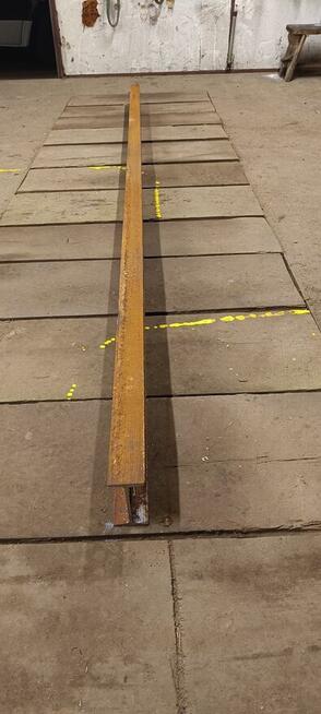 Stal konstrukcyjna kątowniki, rury, słupki dwuteownik