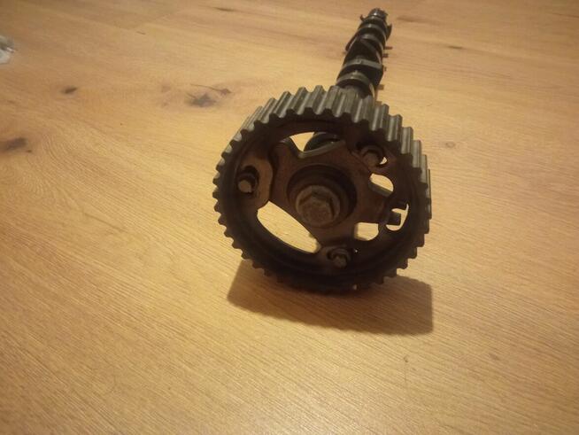 Wałek rozrządu 1.5 DCI 2011 K9K 75 koni