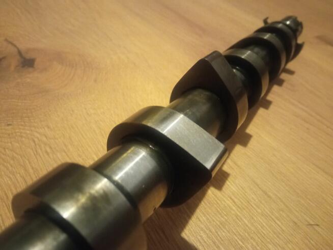 Wałek rozrządu 1.5 DCI 2011 K9K 75 koni