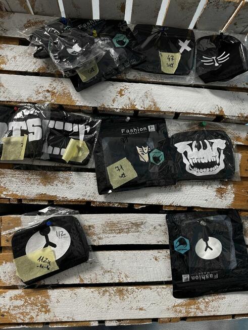 2600 sztuk Masek materiałowych z nadrukiem duża paczka faktu