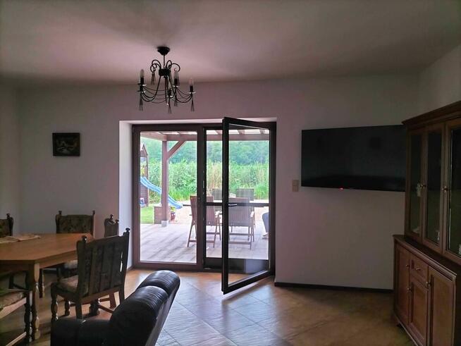 Dom nad jeziorem Mazury. Prywatna plaża i pomost.