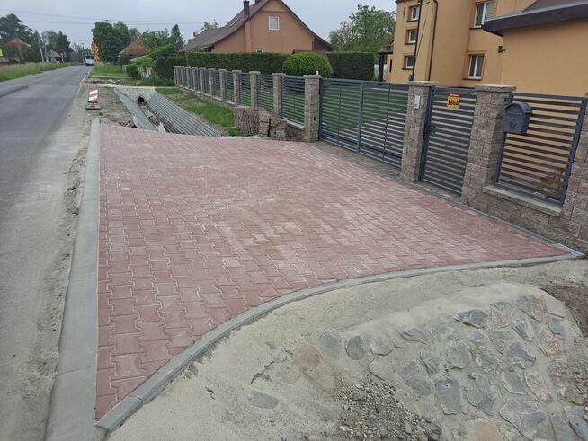 Brukarstwo kostka brukowa chodniki parkingi drogi ogrodzenia