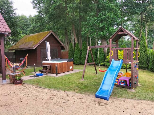 Dom nad jeziorem Mazury. Prywatna plaża i pomost.