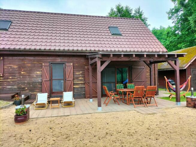 Dom nad jeziorem Mazury. Prywatna plaża i pomost.