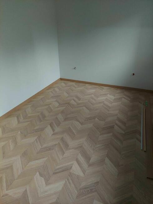 Ocieplanie poddaszy wełną malowanie plytki panele regipsy