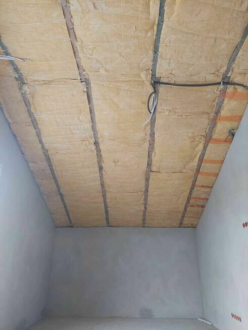 Ocieplanie poddaszy wełną malowanie plytki panele regipsy