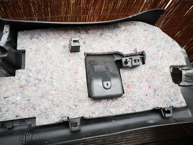 PEUGEOT 3008 wygłuszenie plastik tapicerka klapy tył