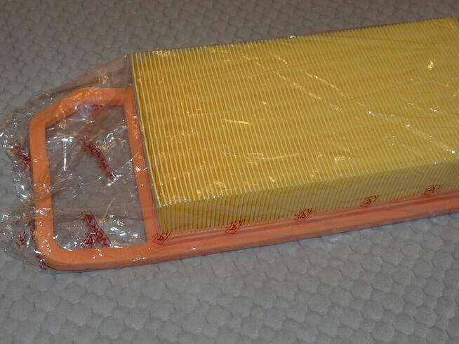 Filtr powietrza Kamoka F223701 Citroen C5 i Peugeot 407