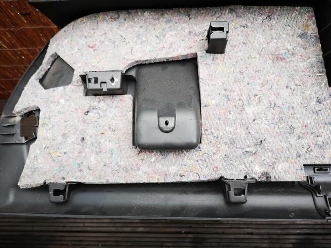 PEUGEOT 3008 wygłuszenie plastik tapicerka klapy tył