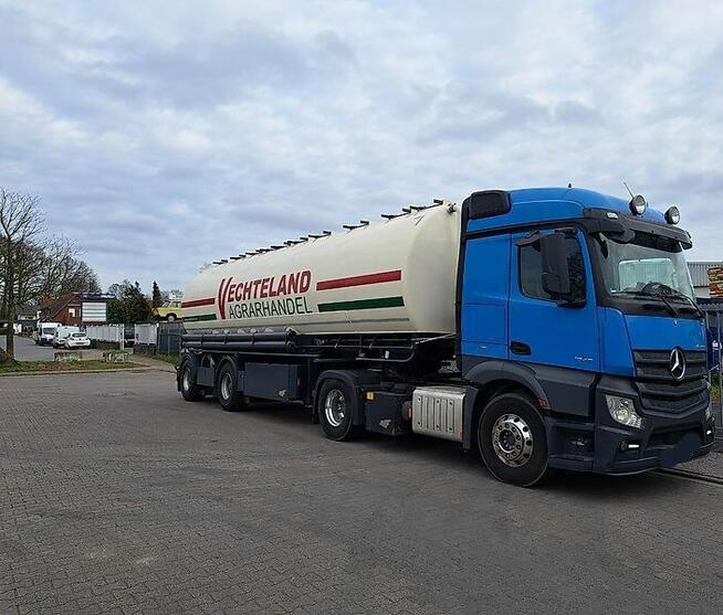 Ciagnik z kompresorem do Paszy naczepa WELGRO silos