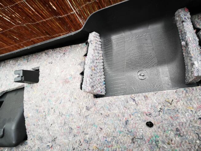 PEUGEOT 3008 wygłuszenie plastik tapicerka klapy tył