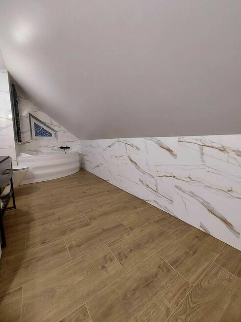 Ocieplanie poddaszy wełną malowanie plytki panele regipsy