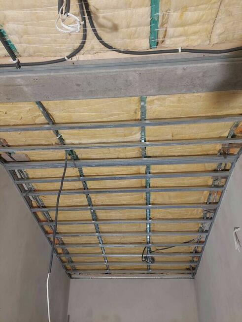 Ocieplanie poddaszy wełną malowanie plytki panele regipsy