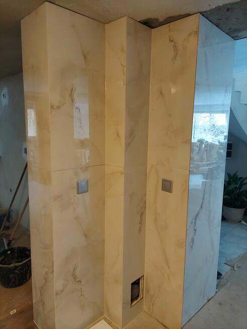 Ocieplanie poddaszy wełną malowanie plytki panele regipsy