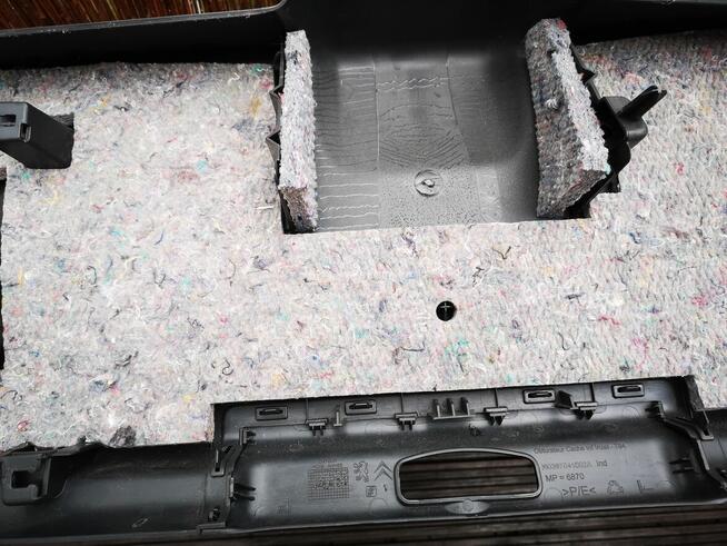 PEUGEOT 3008 wygłuszenie plastik tapicerka klapy tył