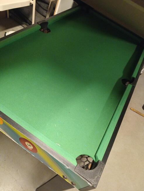 Gra w piłkarzy i bolard