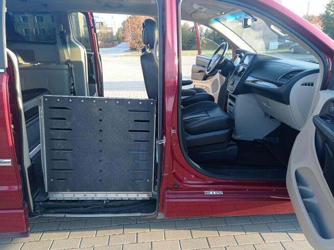 Chrysler Town Country do przewozu niepełnosprawnych na wózku