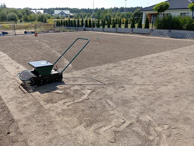 Usługi siewnikiem mechanicznym, siew mechaniczny trawnika