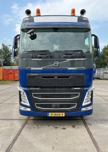 Hakowiec 6x2 do kontenerow Volvo FH