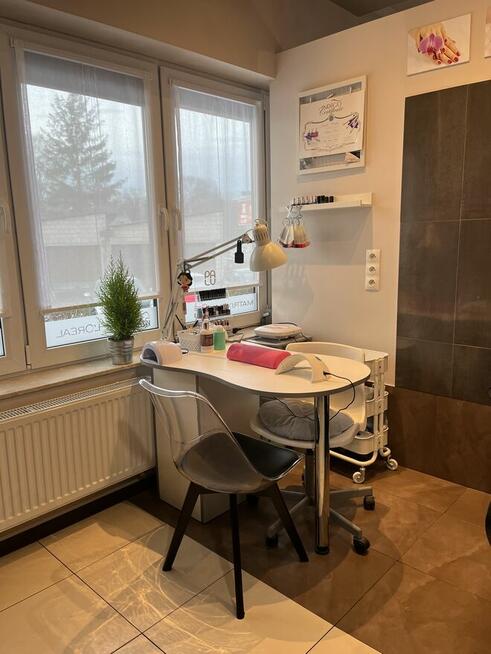 Stanowisko do manicure wynajmę w Salonie Fryzjerskim