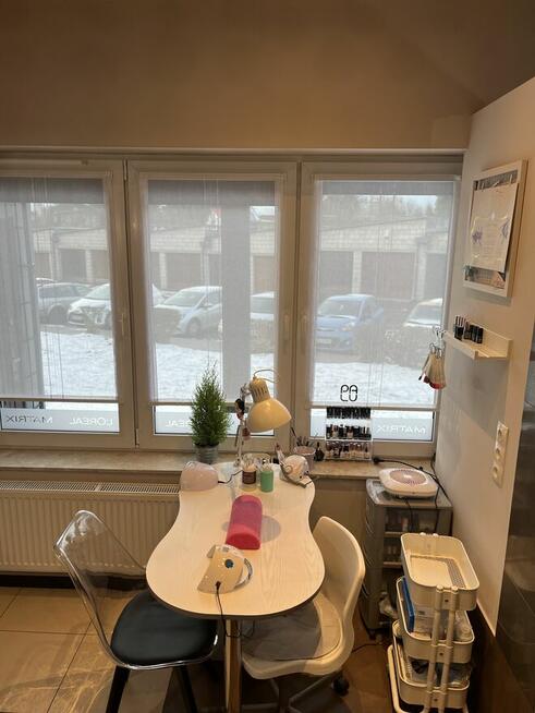 Stanowisko do manicure wynajmę w Salonie Fryzjerskim
