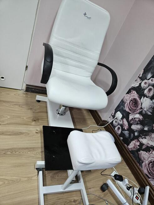Fotel do pedicure plus lampa gratis