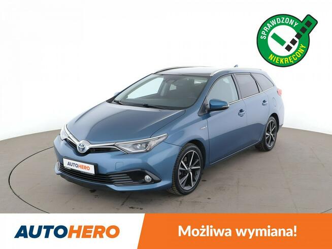 Toyota Auris full LED, panorama, navi, kamera cofania, klima auto