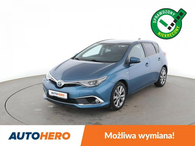 Toyota Auris hybryda panorama navi kamera grzane fotele ACC