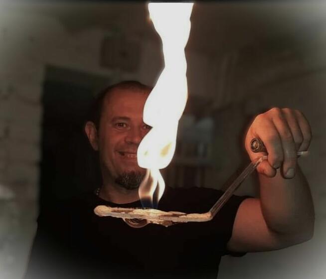 POKAZ BANIEK Z DYMEM OGNIEM I ILUZJĄ