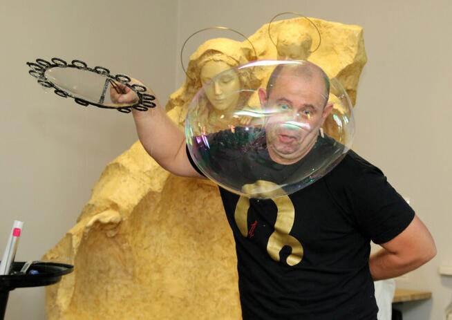 POKAZ BANIEK Z DYMEM OGNIEM I ILUZJĄ