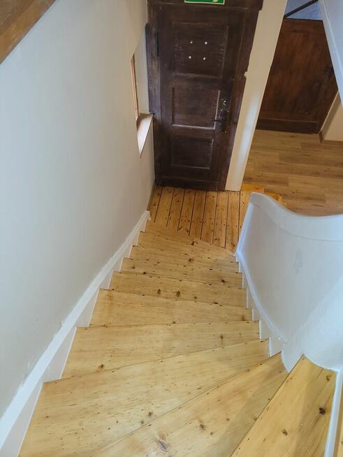 Cyklinowanie układanie podłóg parkietów renowacja schodów