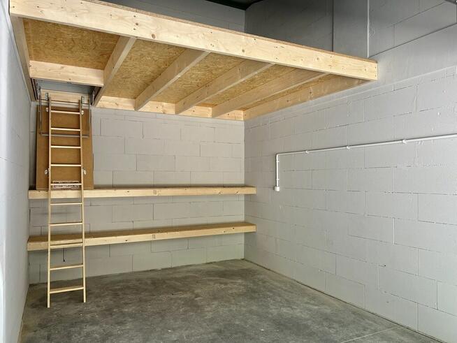 Dąbrowa Tarnowska, Garaże w Budynku Garażowym