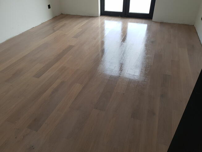 Cyklinowanie układanie podłóg parkietów renowacja schodów