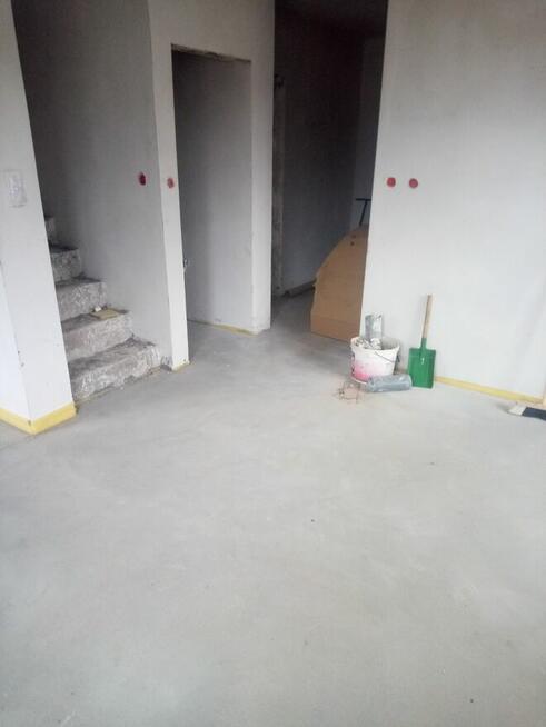 Dom 8 km od granic Kielc z pompom ciepłą