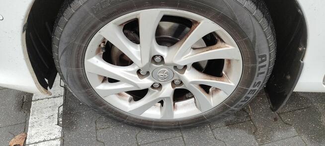 Toyota Auris Hybryda 1.8 + LPG