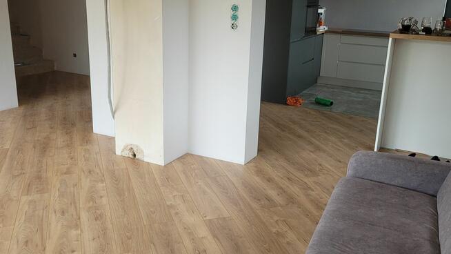 Cyklinowanie układanie podłóg parkietów renowacja schodów