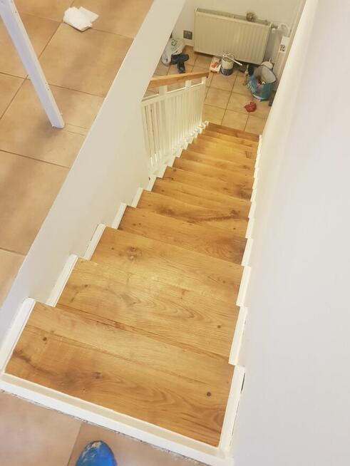 Cyklinowanie układanie podłóg parkietów renowacja schodów
