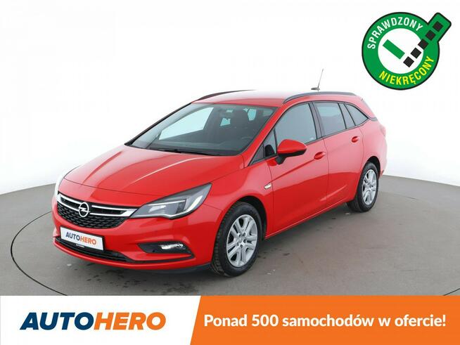 Opel Astra grzane fotele PDC serwisy Bluetooth tempomat