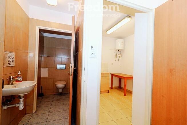 Hala magazynowa w dzielnicy przemysłowej