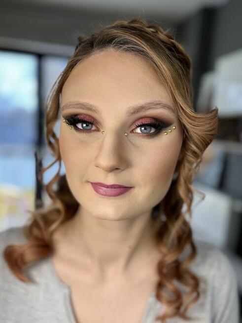 Makijaż i fryzura na każdą okazję