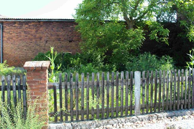 Sprzedam dom wraz z zabudowaniami gospodarczymi