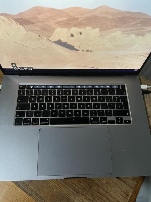MacBook 2019 16 gb I7
