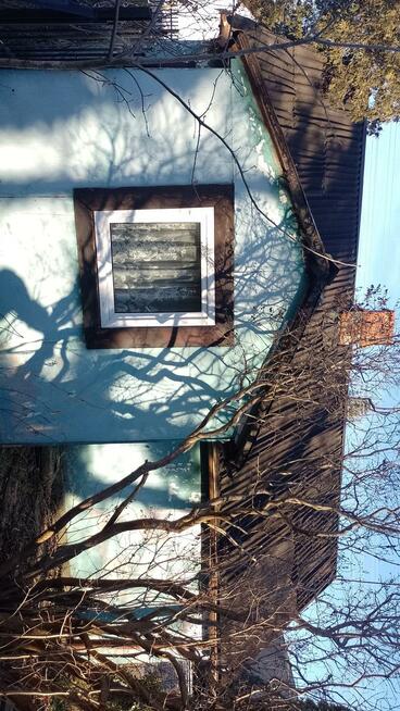 Działka z domem na sprzedaż