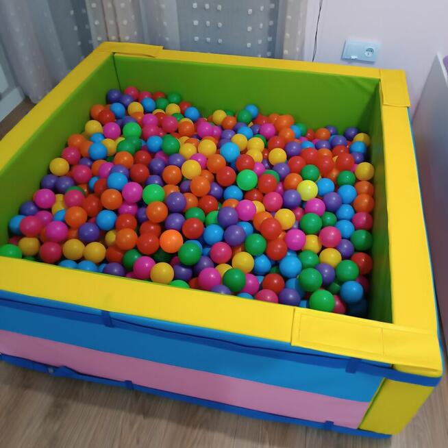 Suchy basen rehabilitacyjny z piłeczkami plac zabaw