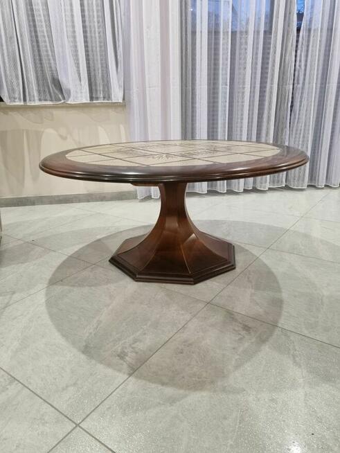 Okrągła drewniana ława