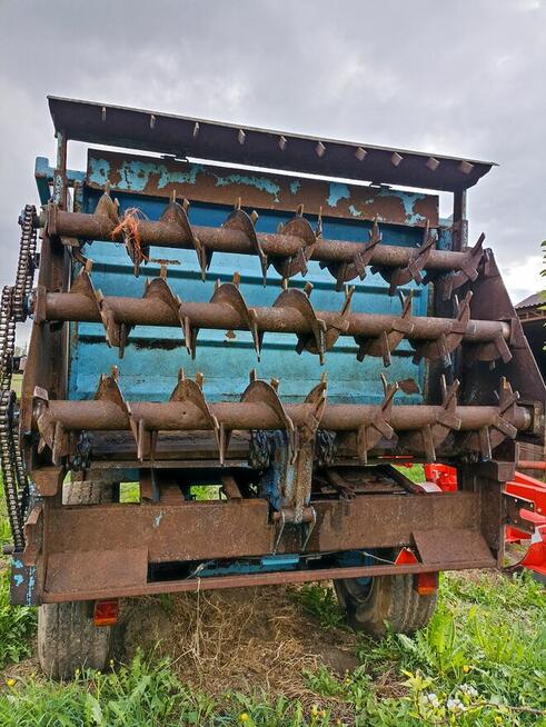 Przyczepa/ rozrzutnik obornika