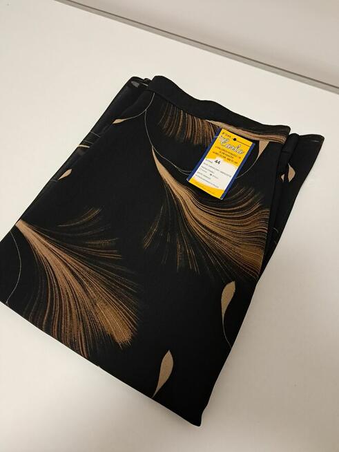 Spódnica czarna w beżowe wzory, rozm.44, do sprzedania