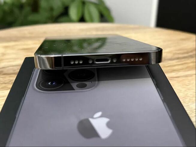 Sprzedam iPhone 13 Pro 256 GB.