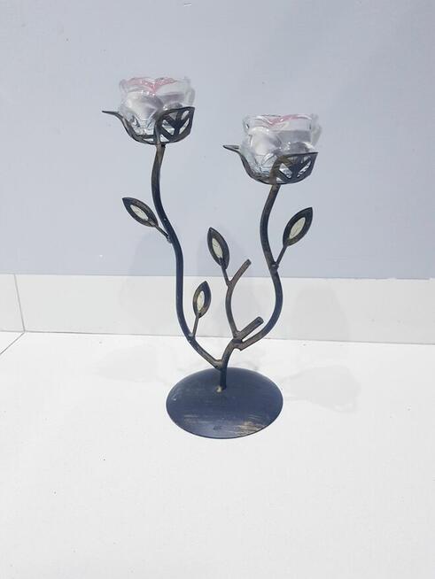 Podwójny druciany świecznik