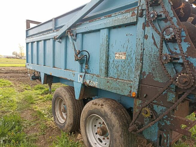 Przyczepa/ rozrzutnik obornika